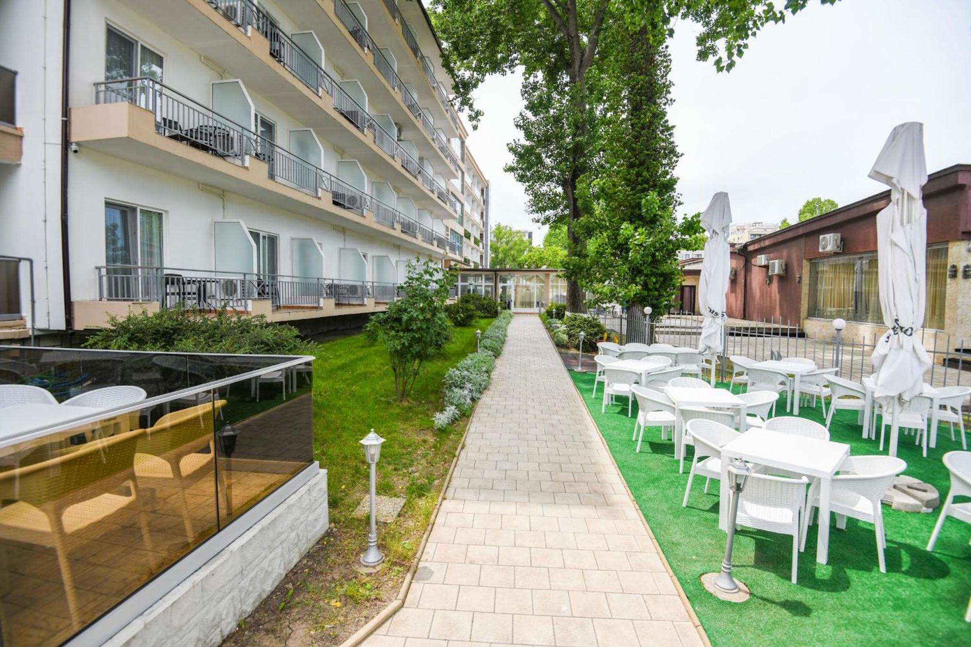 Complex Modern All Inclusive Mamaia Exterior photo