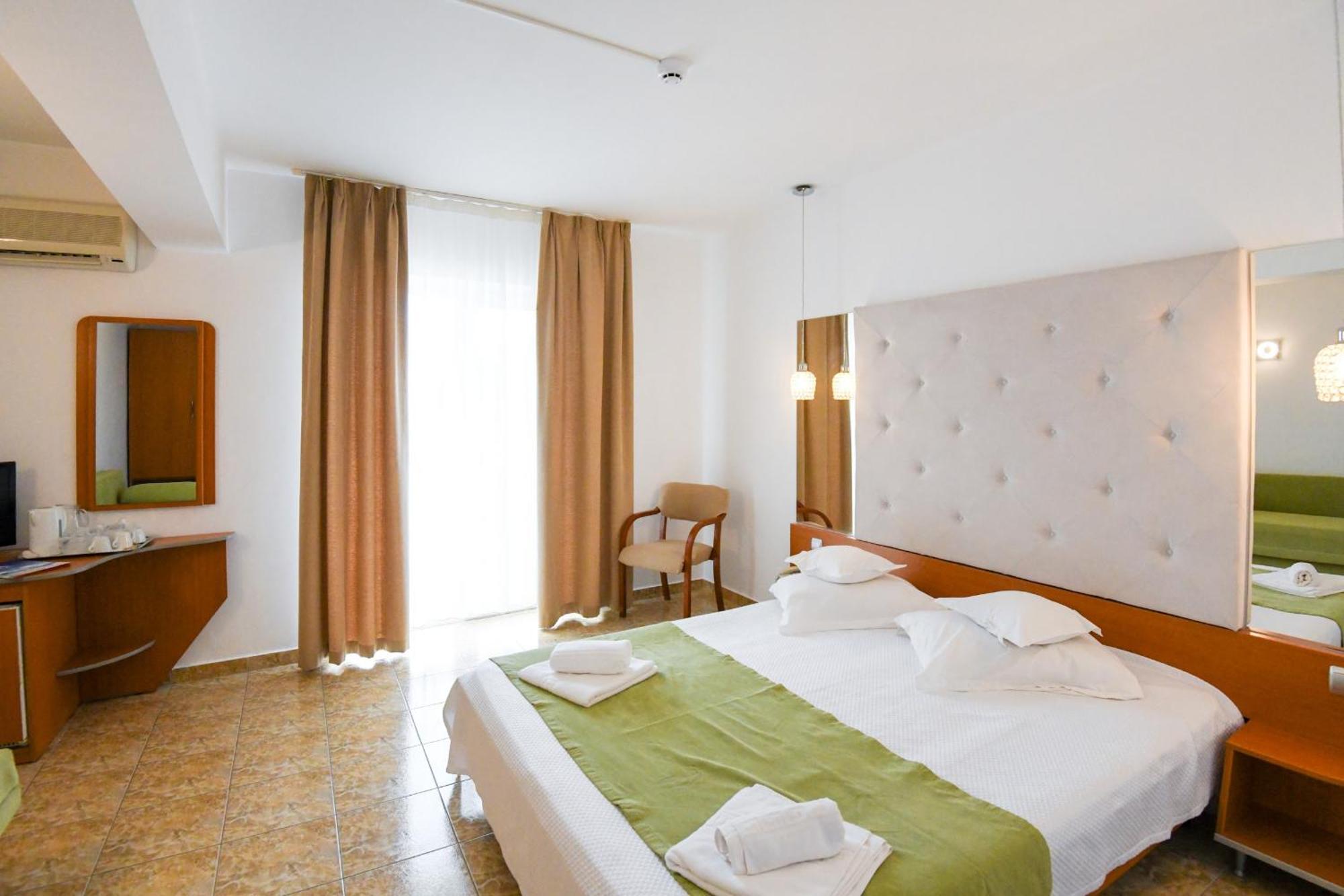 Complex Modern All Inclusive Mamaia Exterior photo