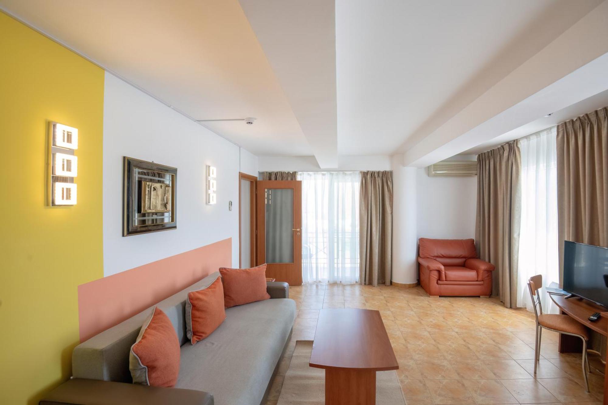 Complex Modern All Inclusive Mamaia Exterior photo