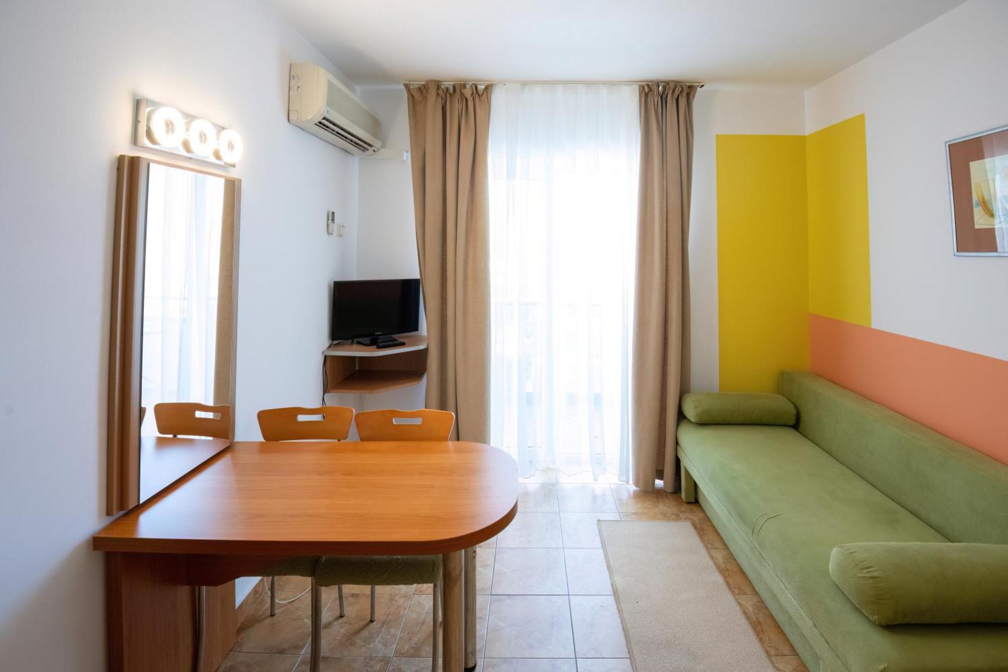 Complex Modern All Inclusive Mamaia Exterior photo