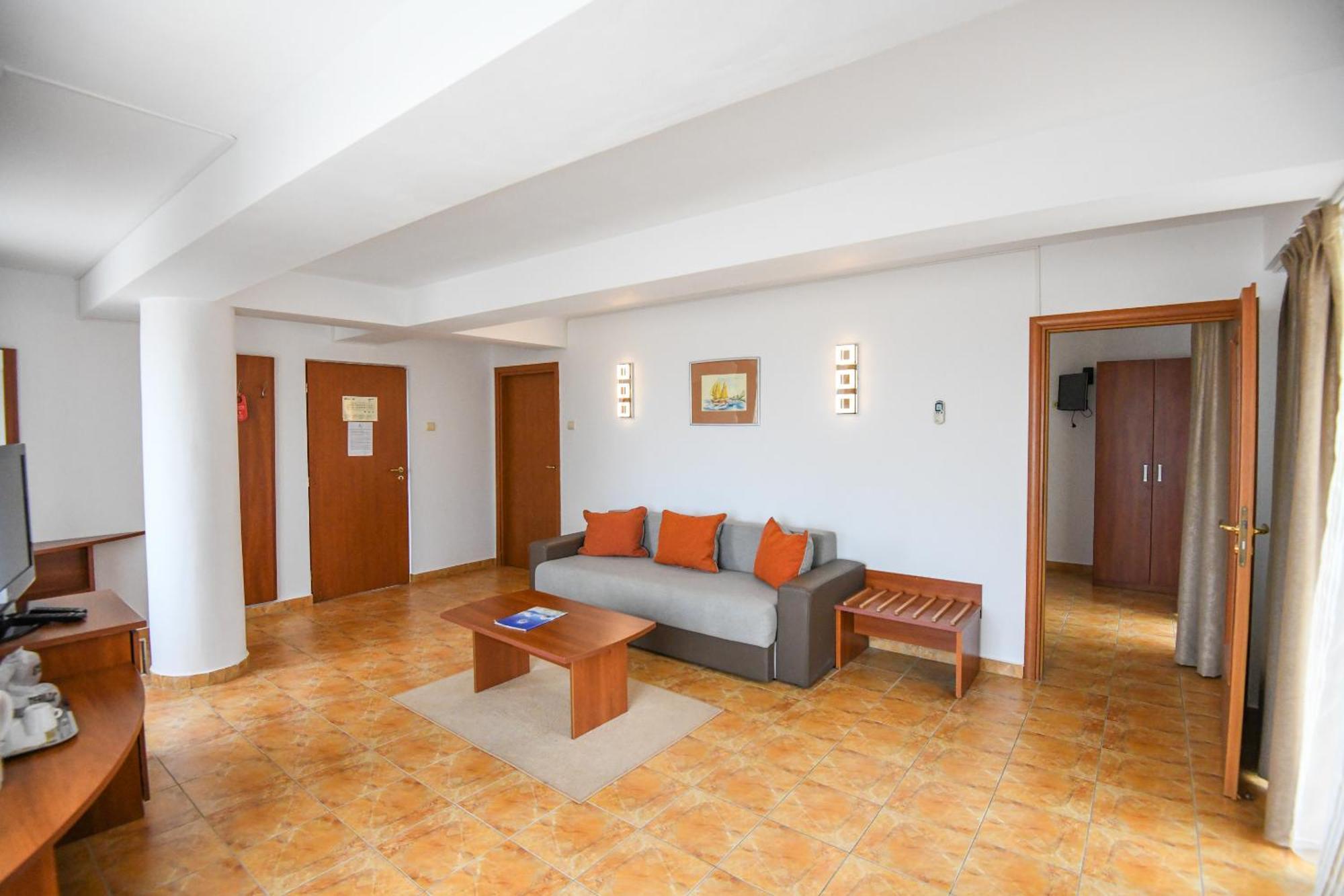 Complex Modern All Inclusive Mamaia Exterior photo
