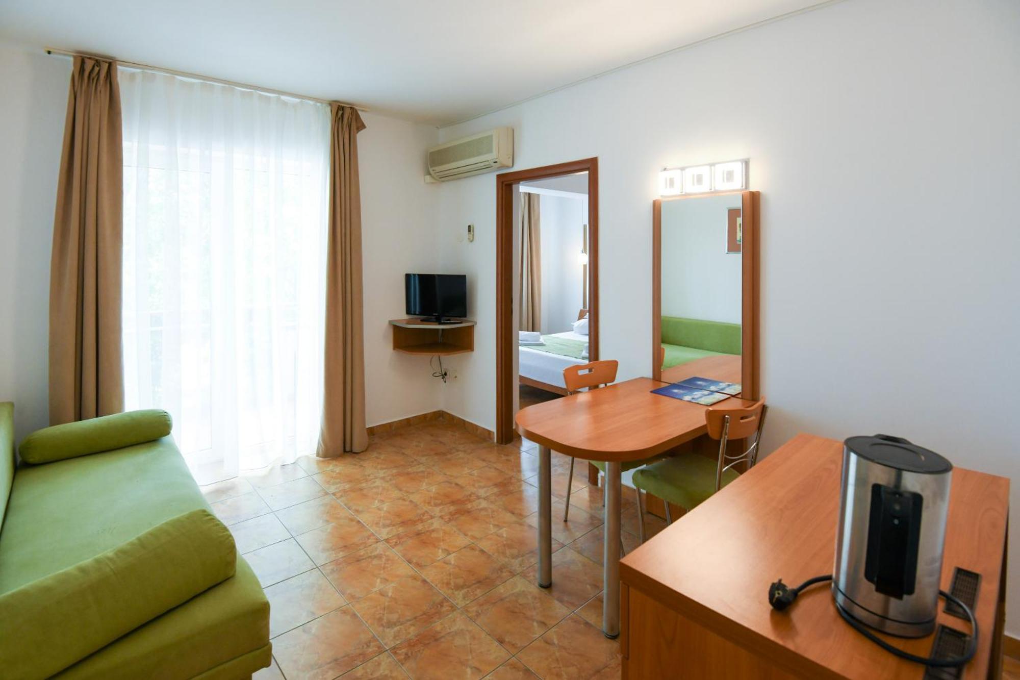 Complex Modern All Inclusive Mamaia Exterior photo