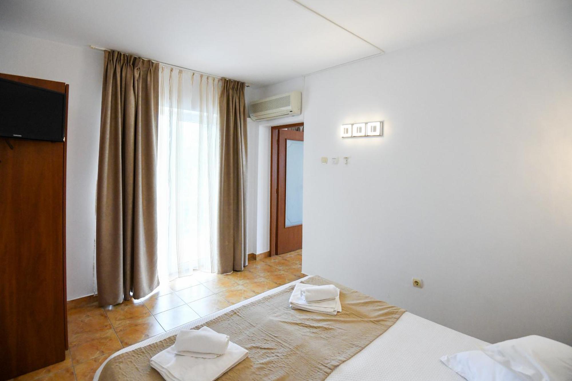 Complex Modern All Inclusive Mamaia Exterior photo