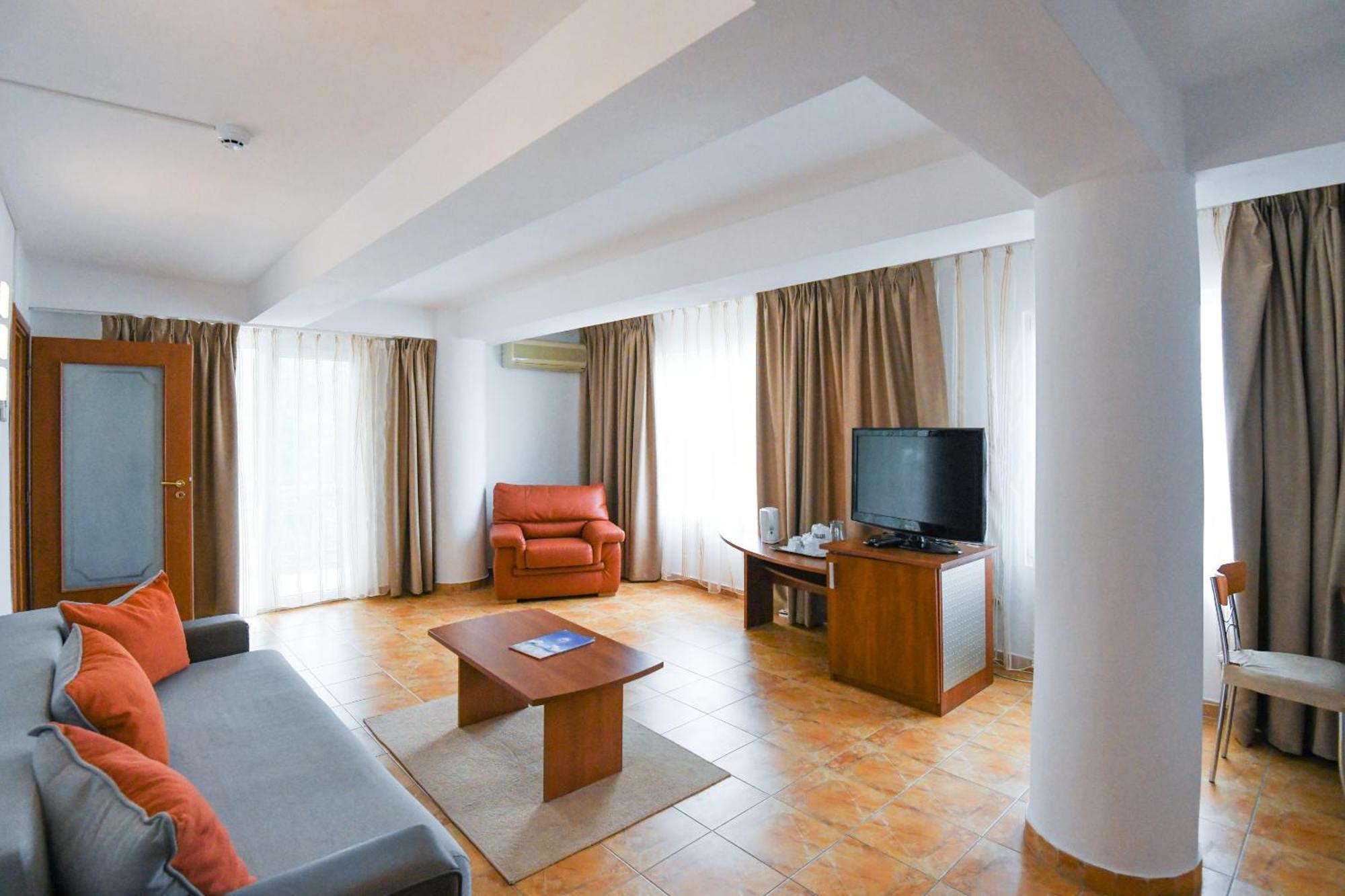 Complex Modern All Inclusive Mamaia Exterior photo