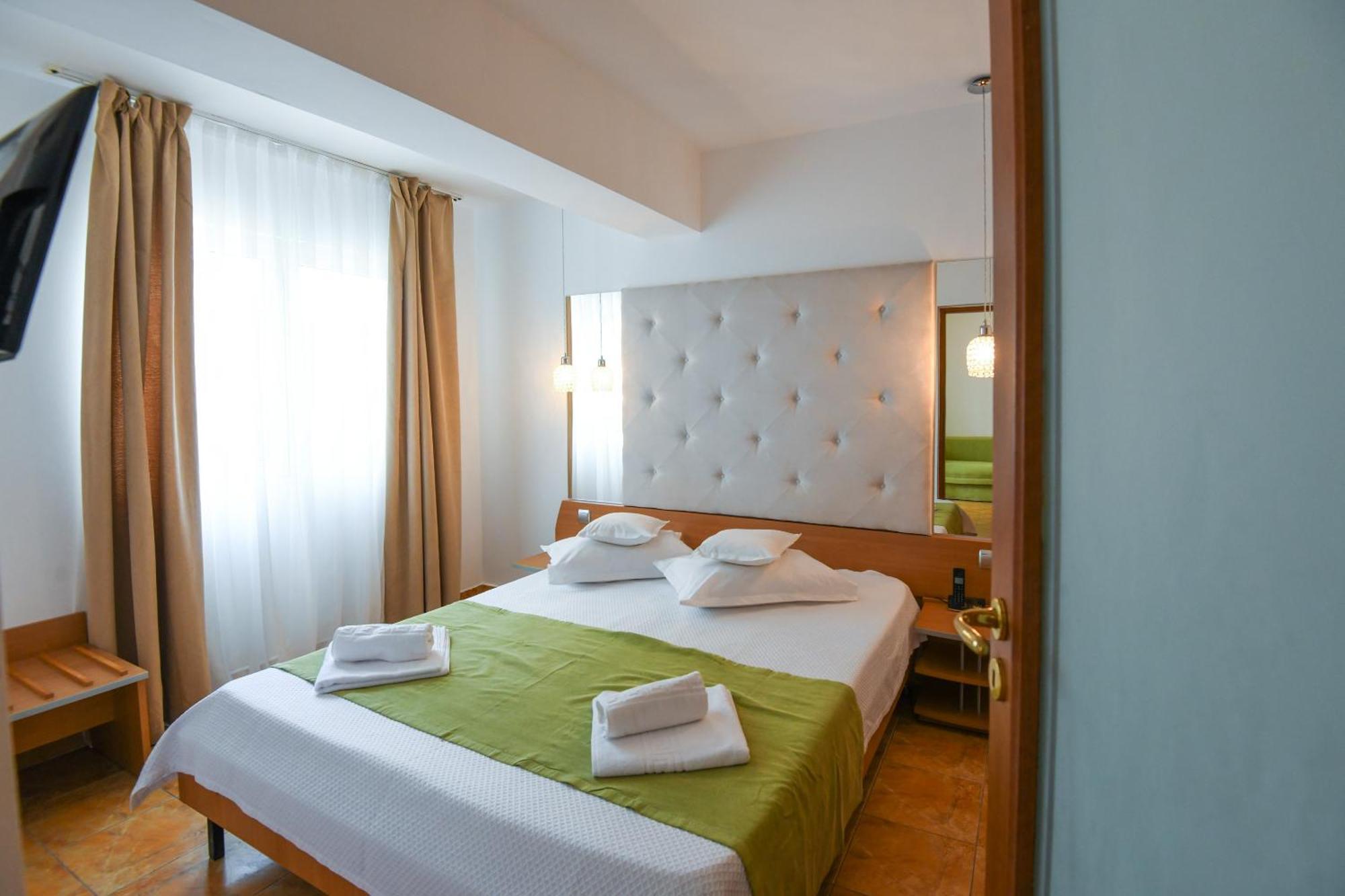 Complex Modern All Inclusive Mamaia Exterior photo