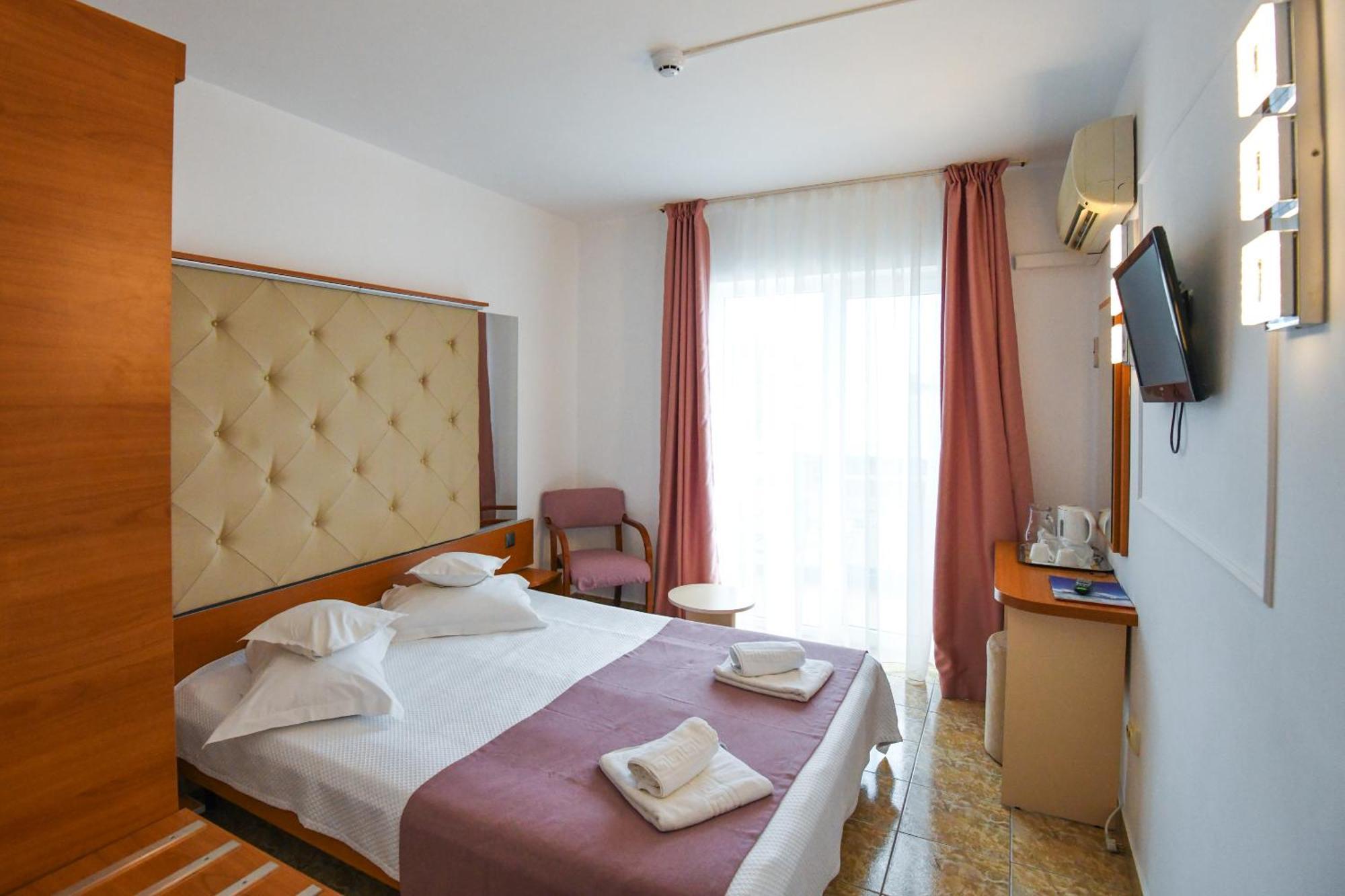 Complex Modern All Inclusive Mamaia Exterior photo