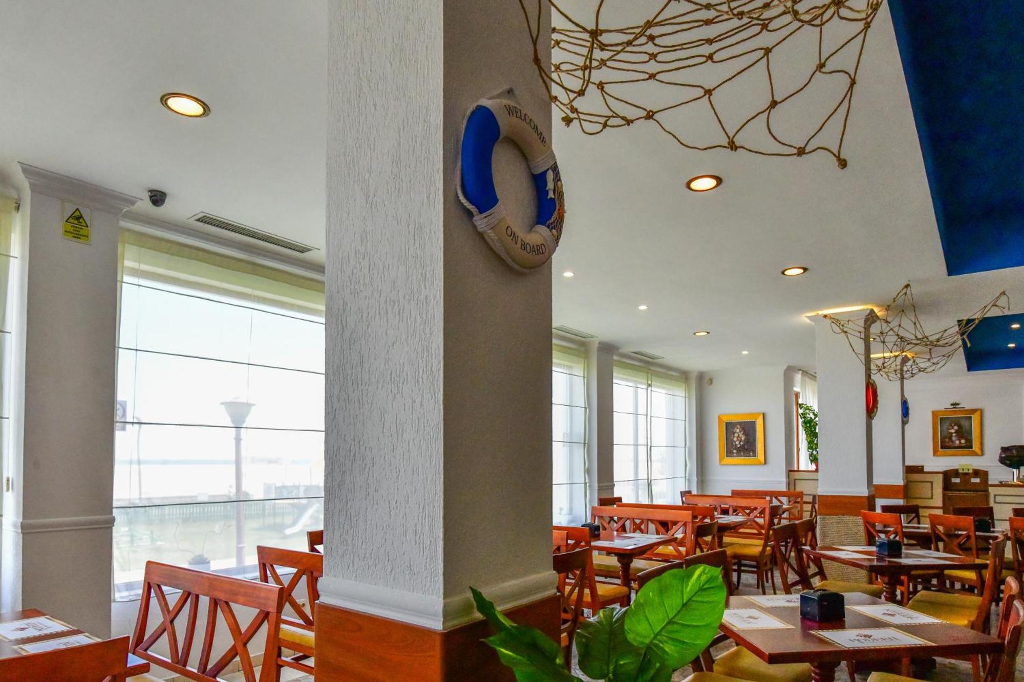 Complex Modern All Inclusive Mamaia Exterior photo